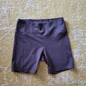 Uniqlo 6" biker shorts